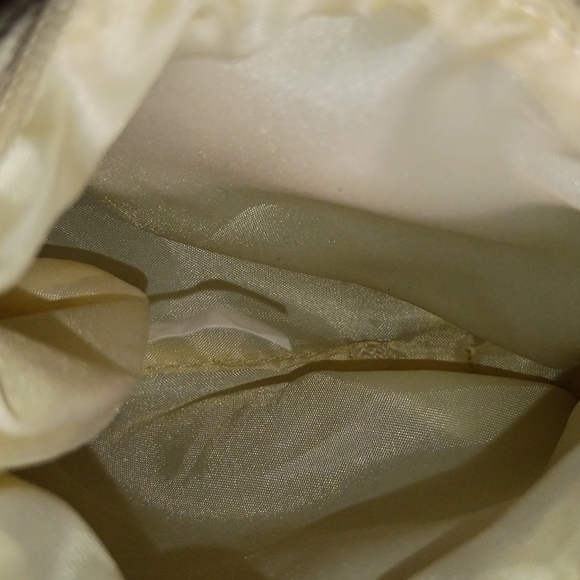bareMinerals Rescue Kit Pouch - Picture 4 of 4